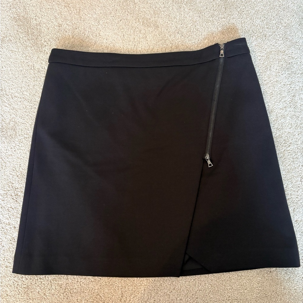 Chic Black Mini Skirt with Zipper Detail
